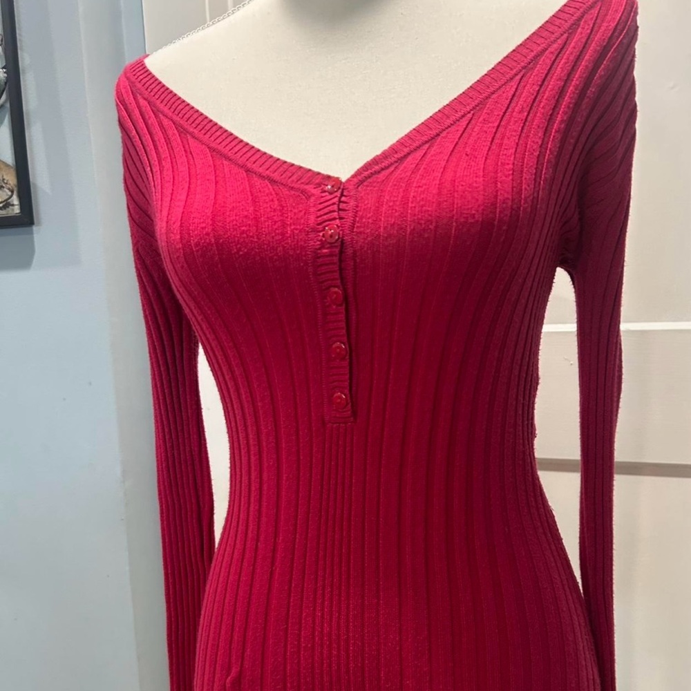 Red V-Neck Ribbed Sweater - Picture 3 of 4